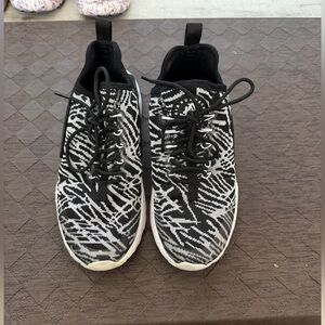 Nike Black and White Patterned Athletic Shoes